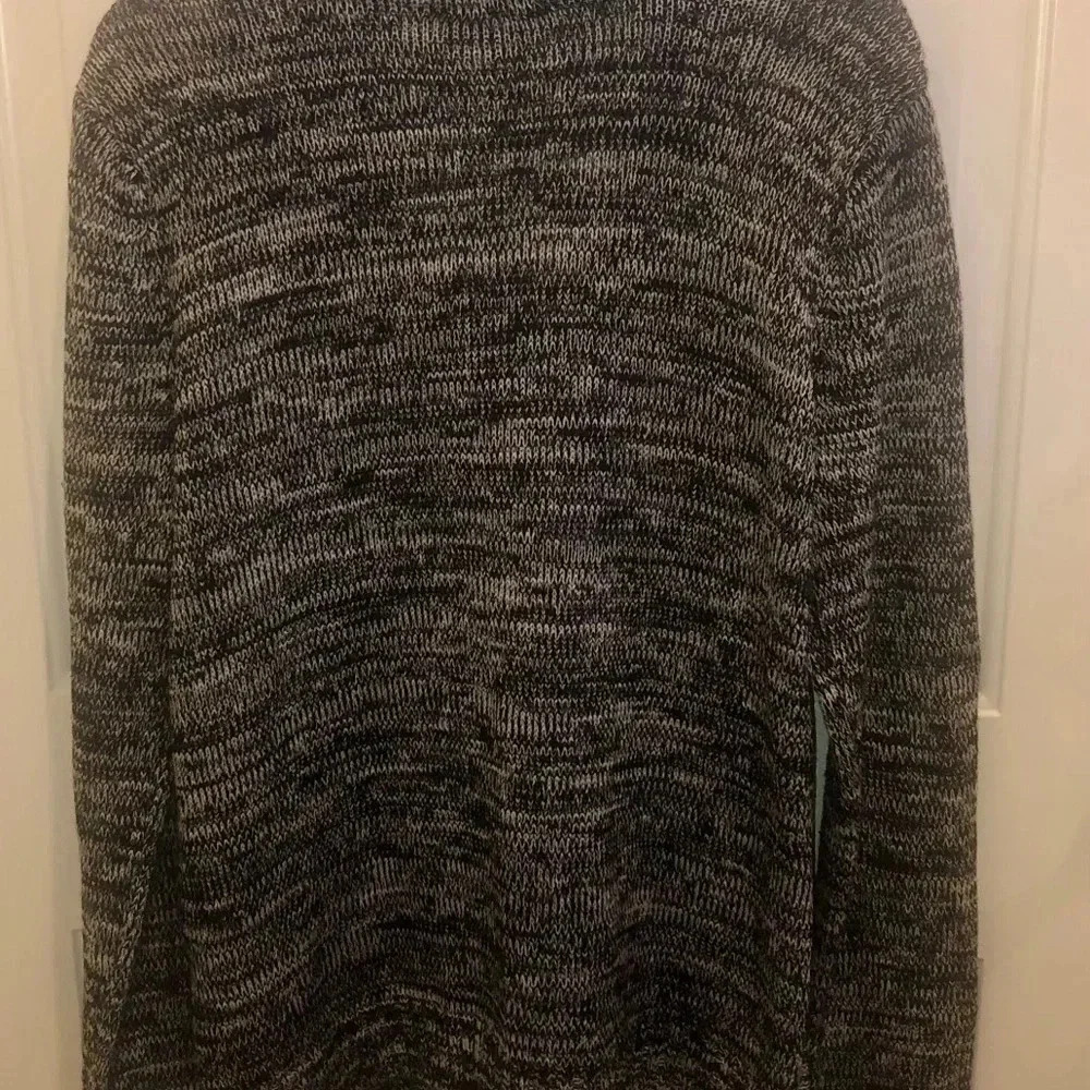Erika women’s sweater/black &gray sz lg - Picture 3 of 3